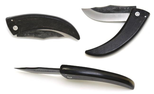 COUTEAU U MONTE D'ORU MANCHE EN CORNE DE CHEVRE  PLEIN MANCHE 12 CM - LAME EN ACIER CARBONE