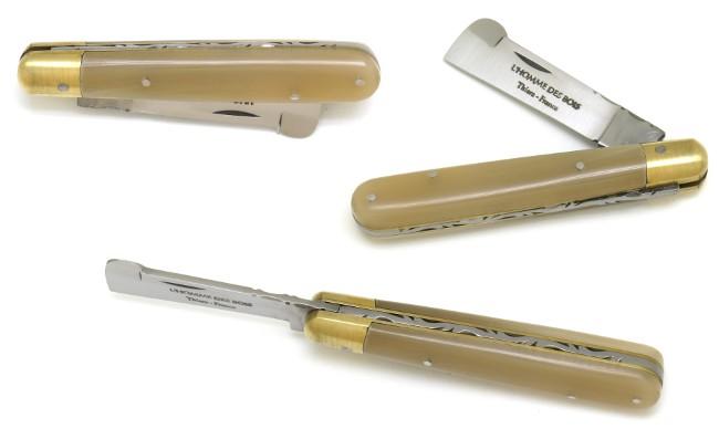 COUTEAU GREFFOIR EN CORNE BLONDE MANCHE 10 CM - 1 MITRE EN LAITON