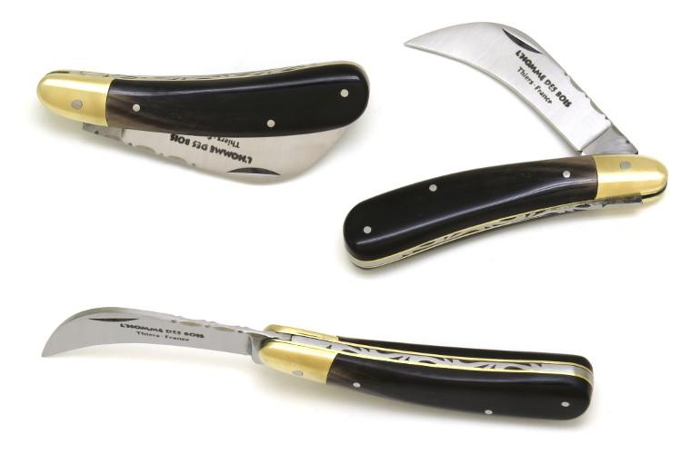 COUTEAU SERPETTE EN POINTE DE CORNE NOIRE 1 MITRE EN LAITON - MANCHE 10 CM