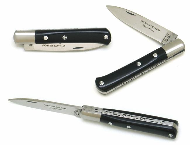 COUTEAU DE POCHE YSSINGEAUX EN CORNE NOIRE GAMME VINTAGE CISELEE - 1 MITRE EN INOX - AVEC ROSETTES